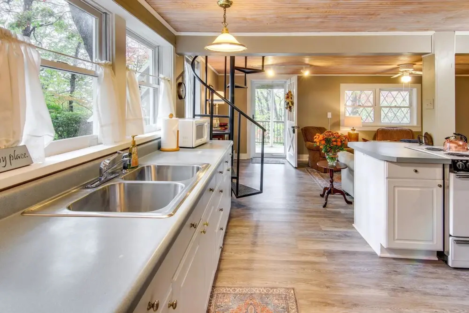 Black Mountain Cabin Apartment ~ 2 Mi to Downtown!