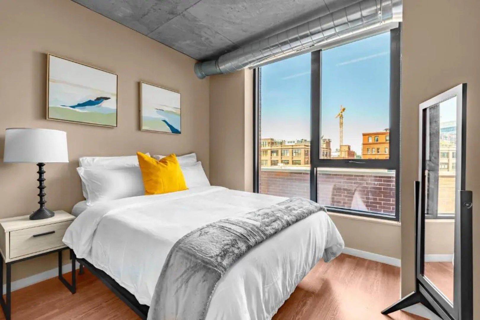 3BR Elegant Glass Penthouse Pool With Deck & Gym