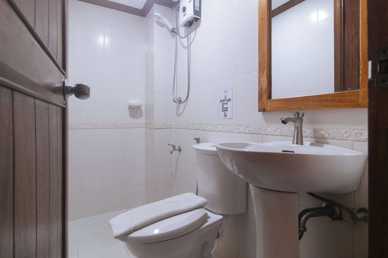 RedDoorz @ Moonwalk Paranaque