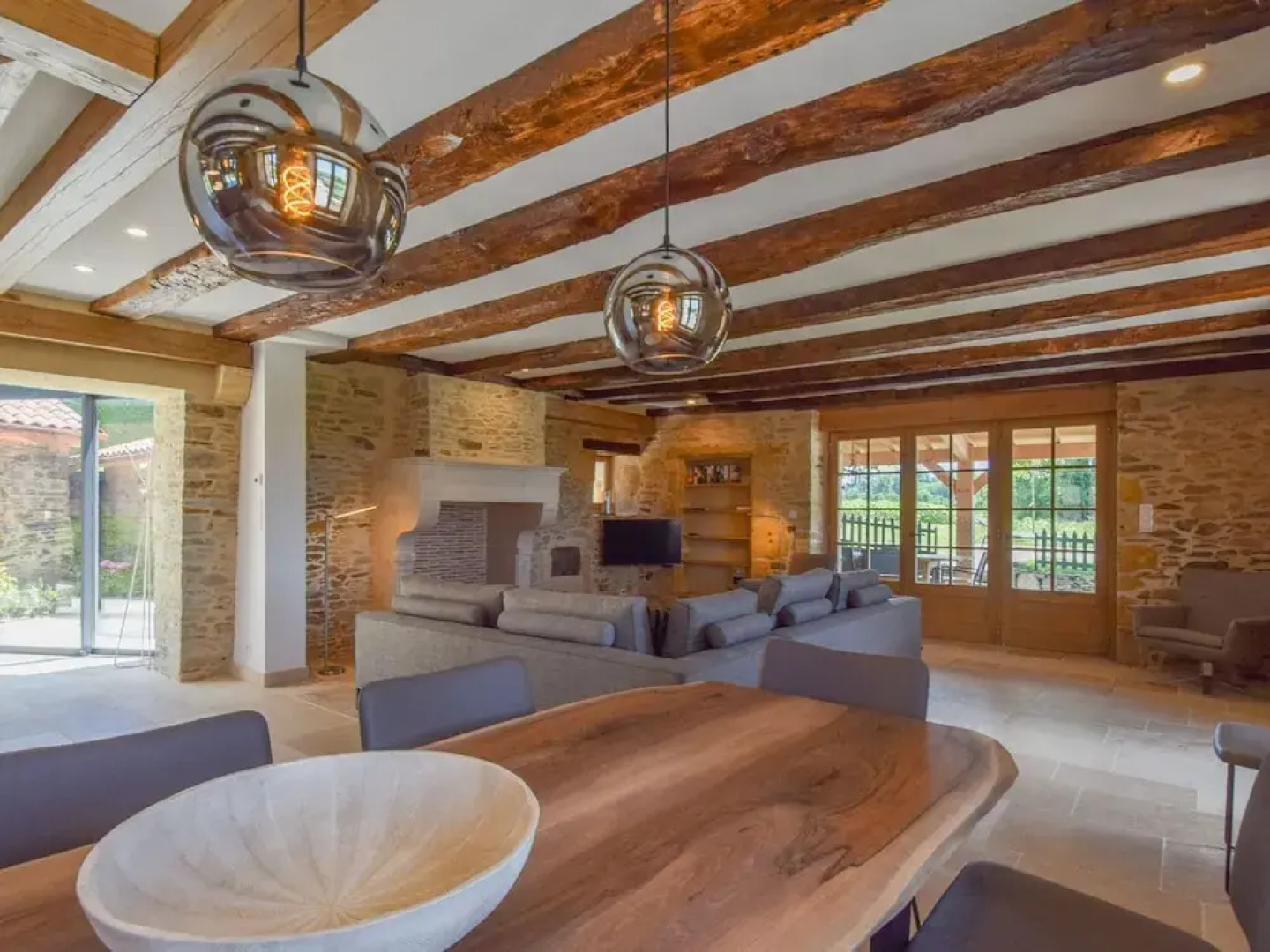 Hilltop Cottage With Pool