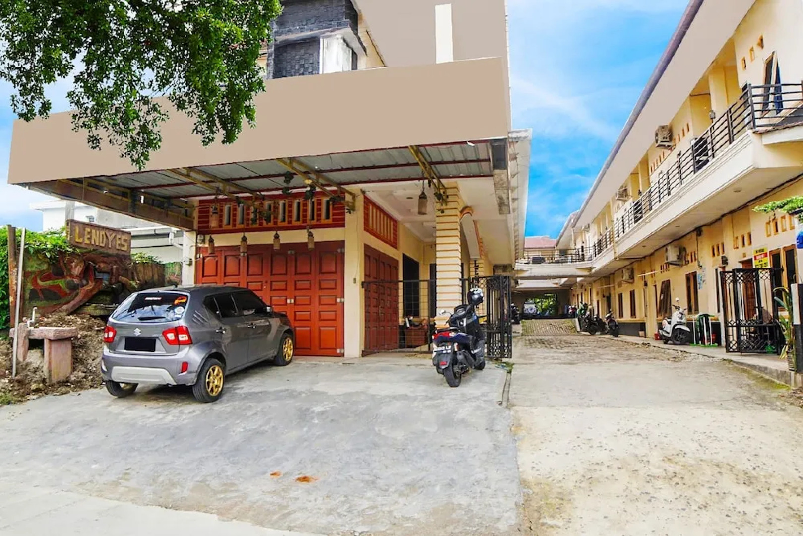 Sanina Residence by Oyo