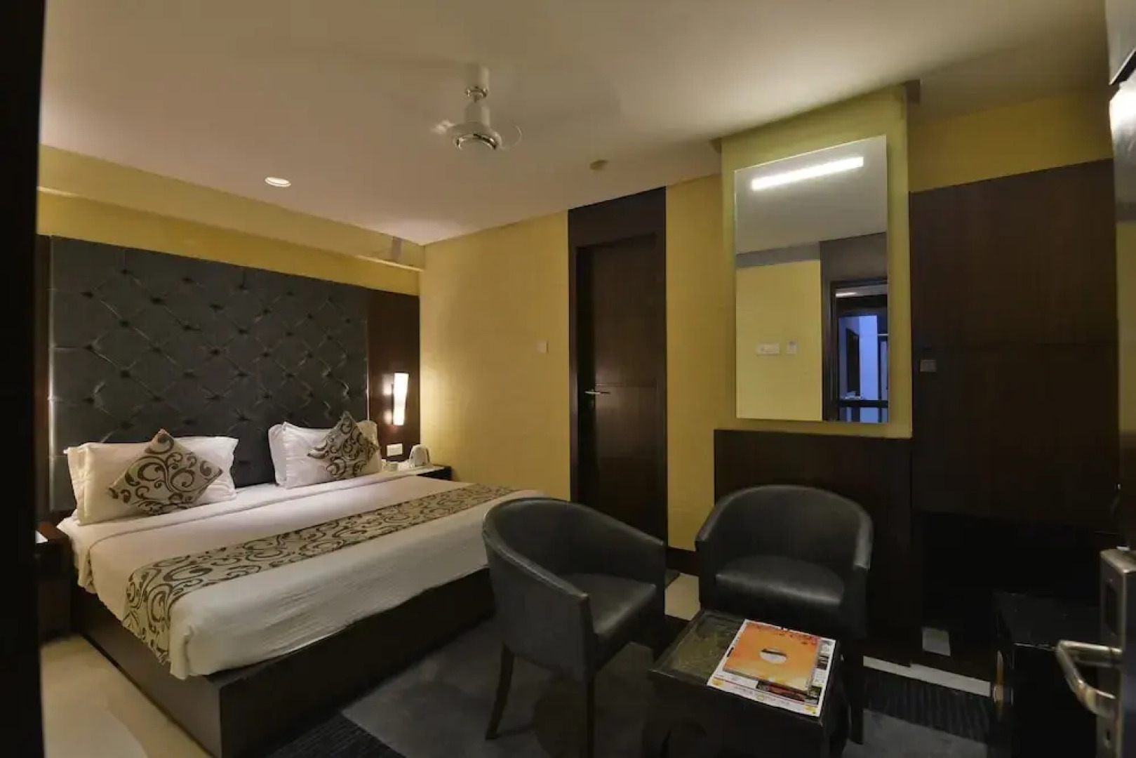 Hotel The Golden Oak Central by Citrus Prime