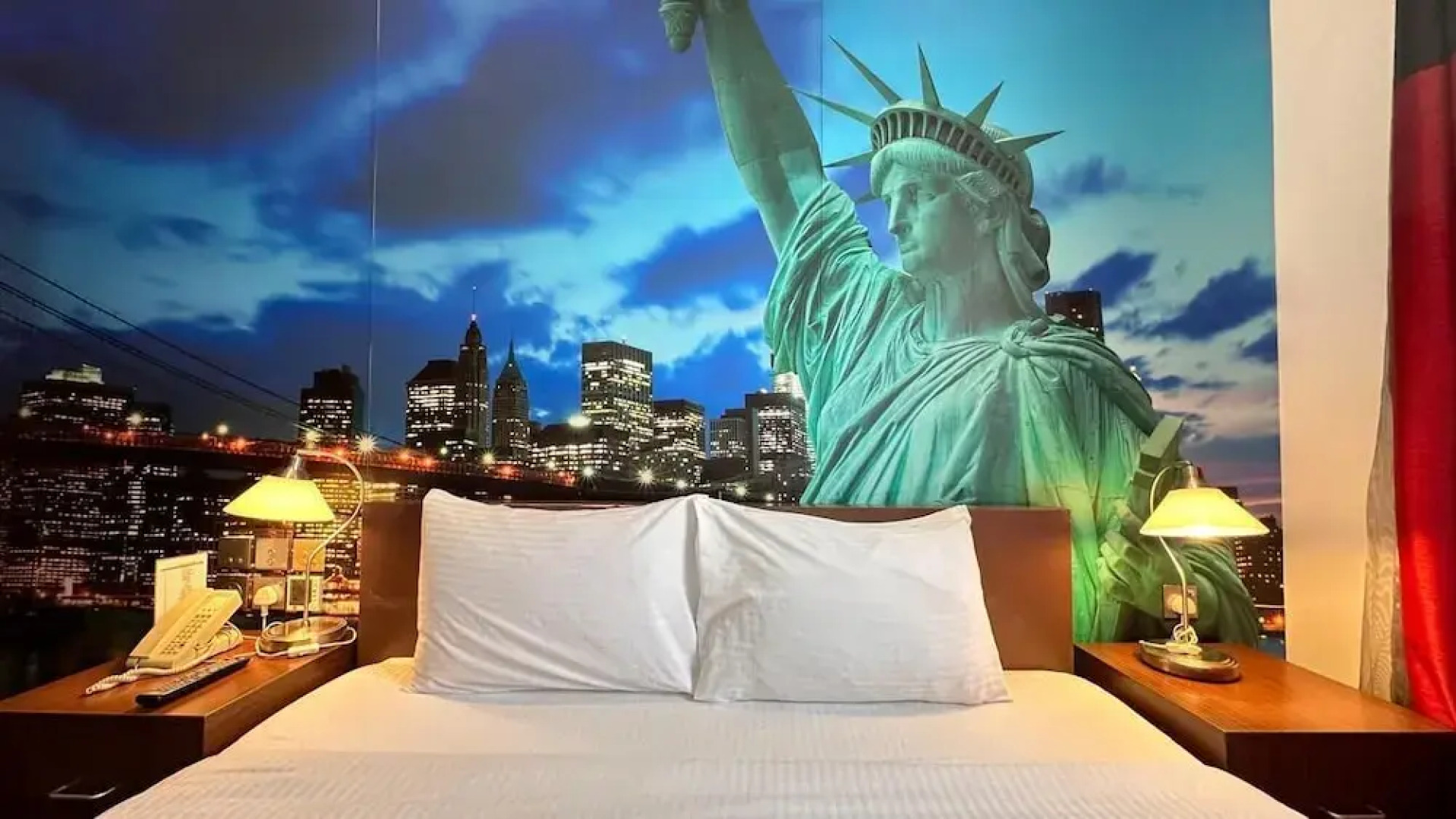 Отель Reflections Hotel