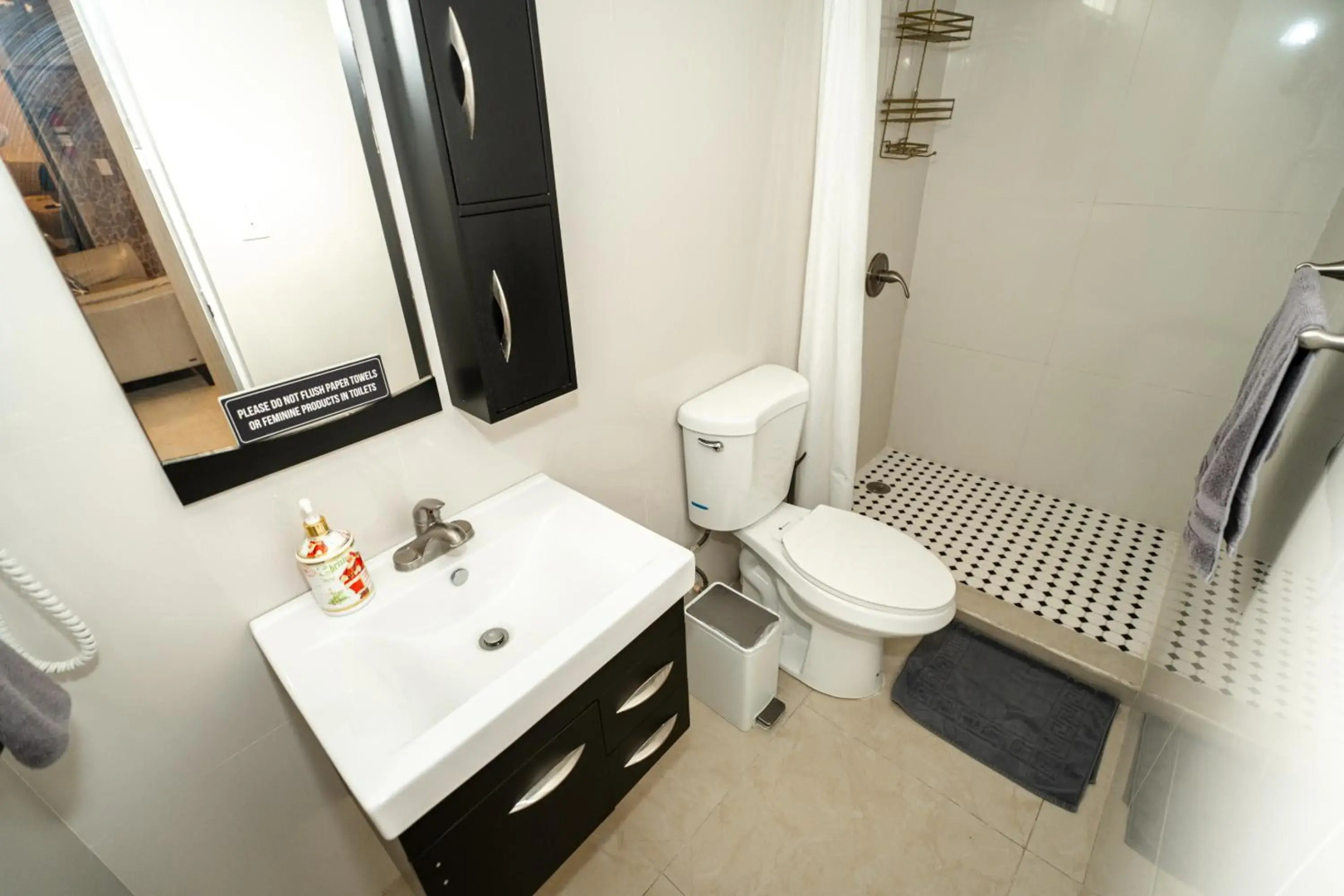 Lovely apartment with laundry & Parking