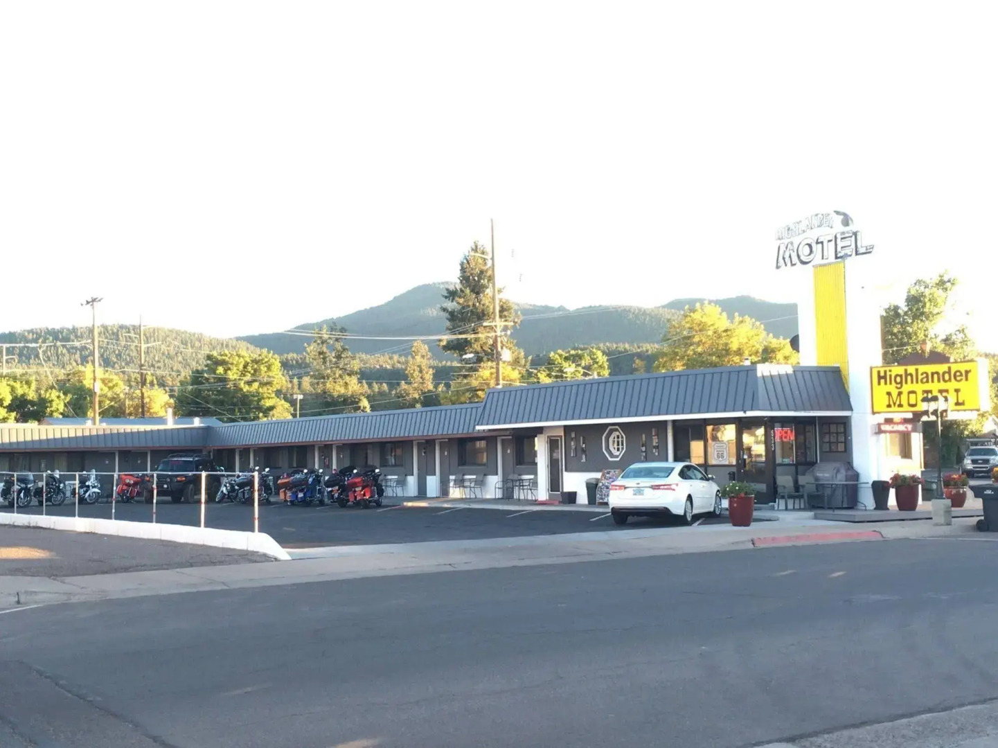 Highlander Motel