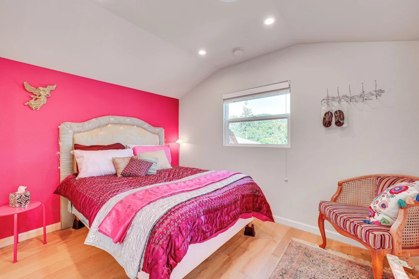 Romantic Casita w/ Garden + Deck 2 Miles to Plaza!