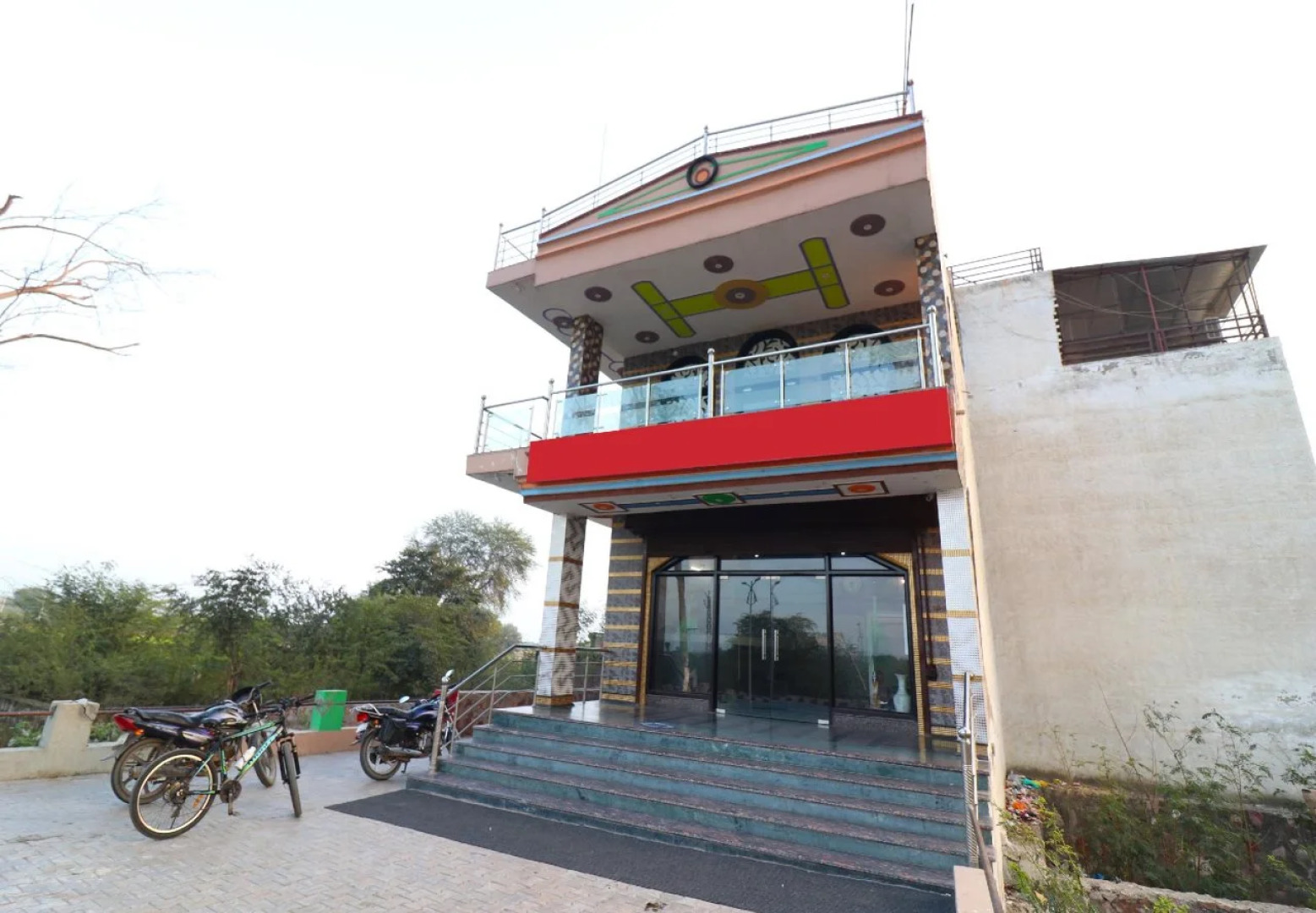 Tr Hotel By OYO Rooms