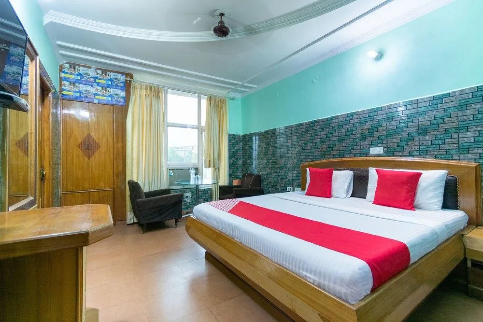 Oyo 44199 Hotel Crossroads