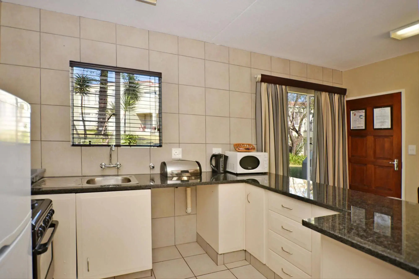 Jozi Apartments - Radiokop