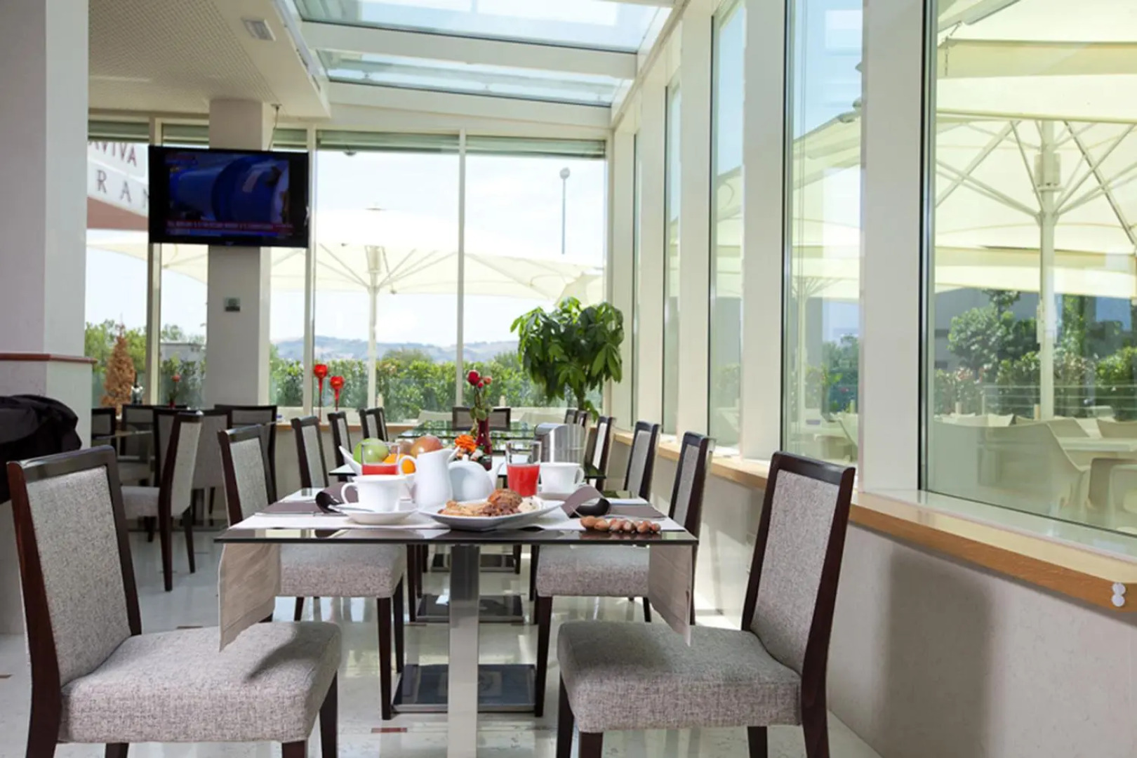 Breaking Business Hotel