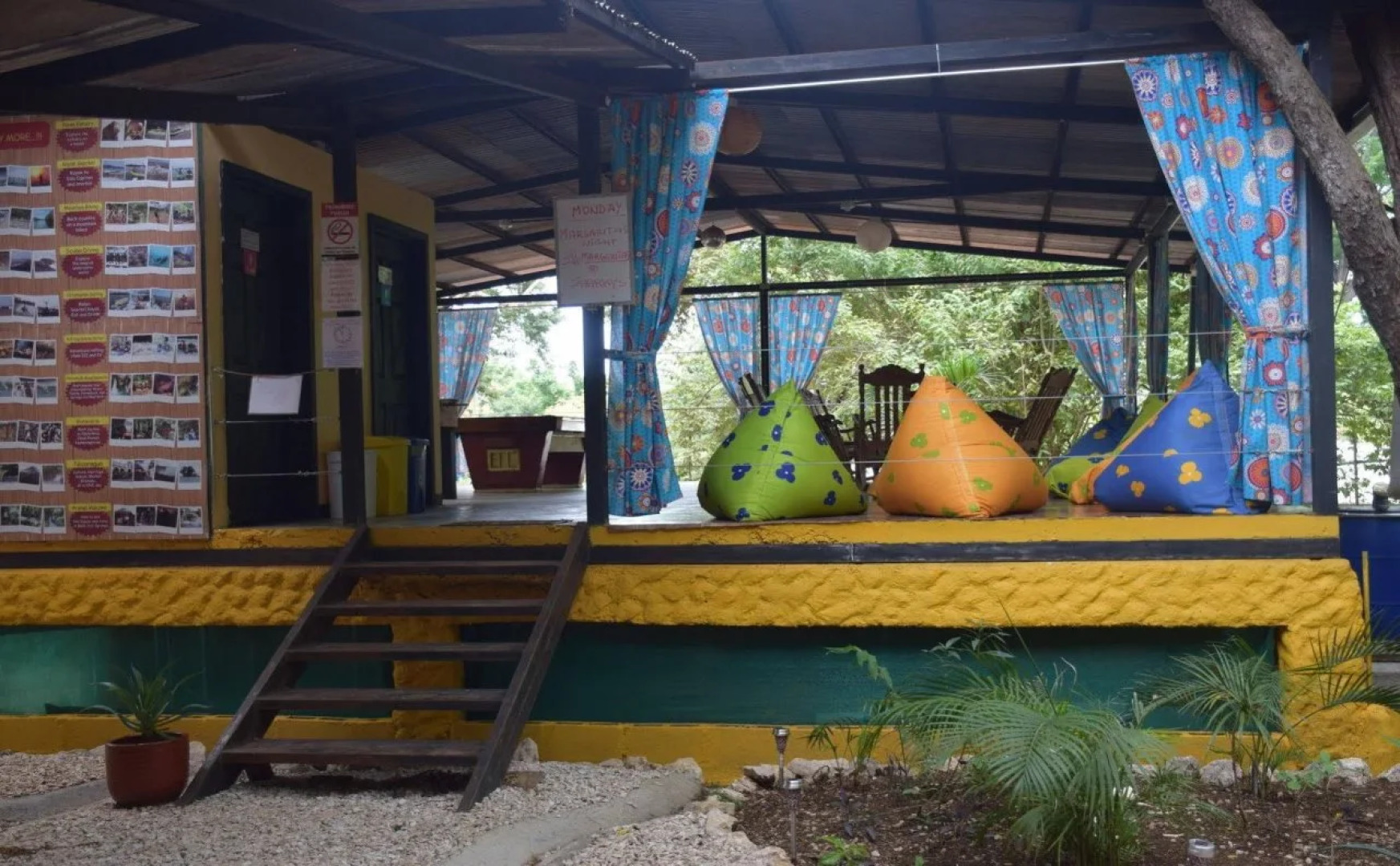 Casa Pura Vida Surf Hostel