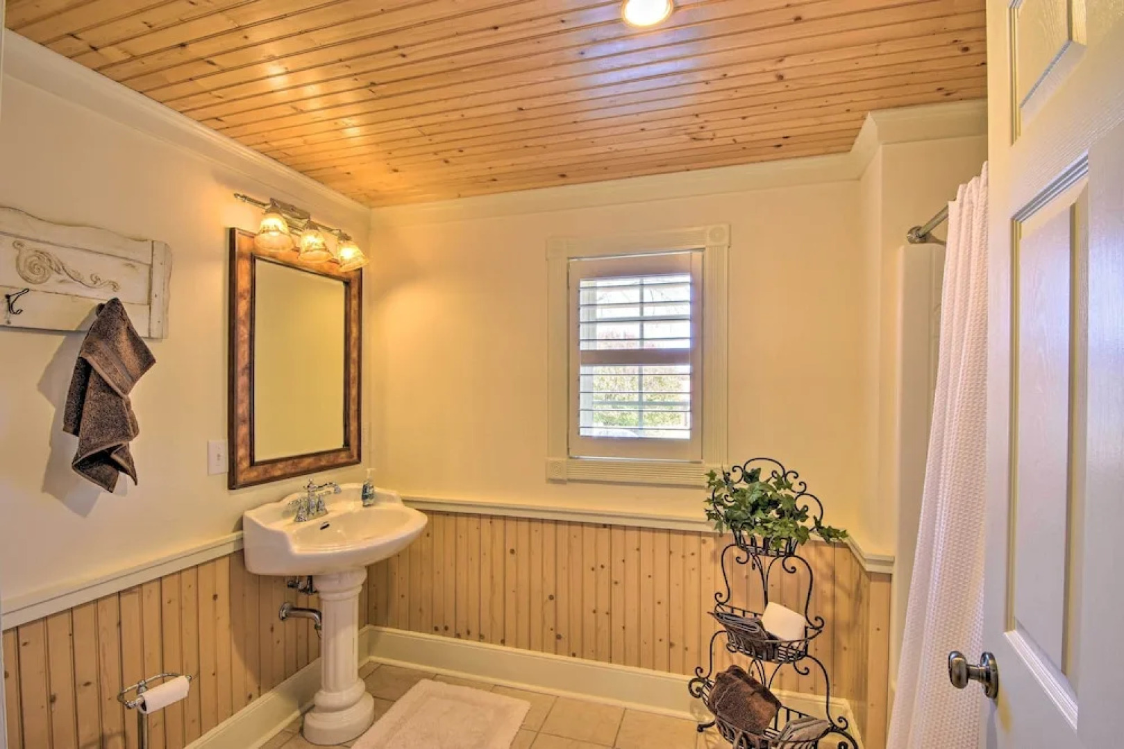 Serving Southern Charm at This Clarkesville House!