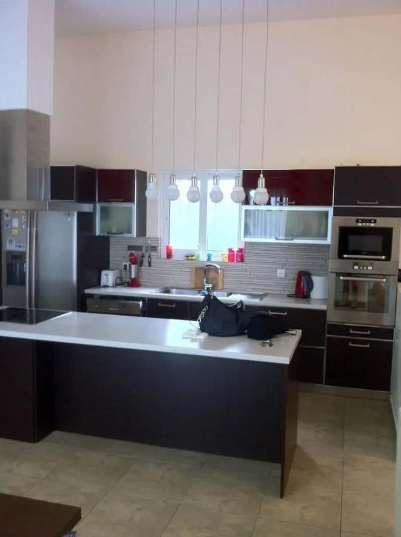 Luxurious 6 Bedroom Villa In a Great Location