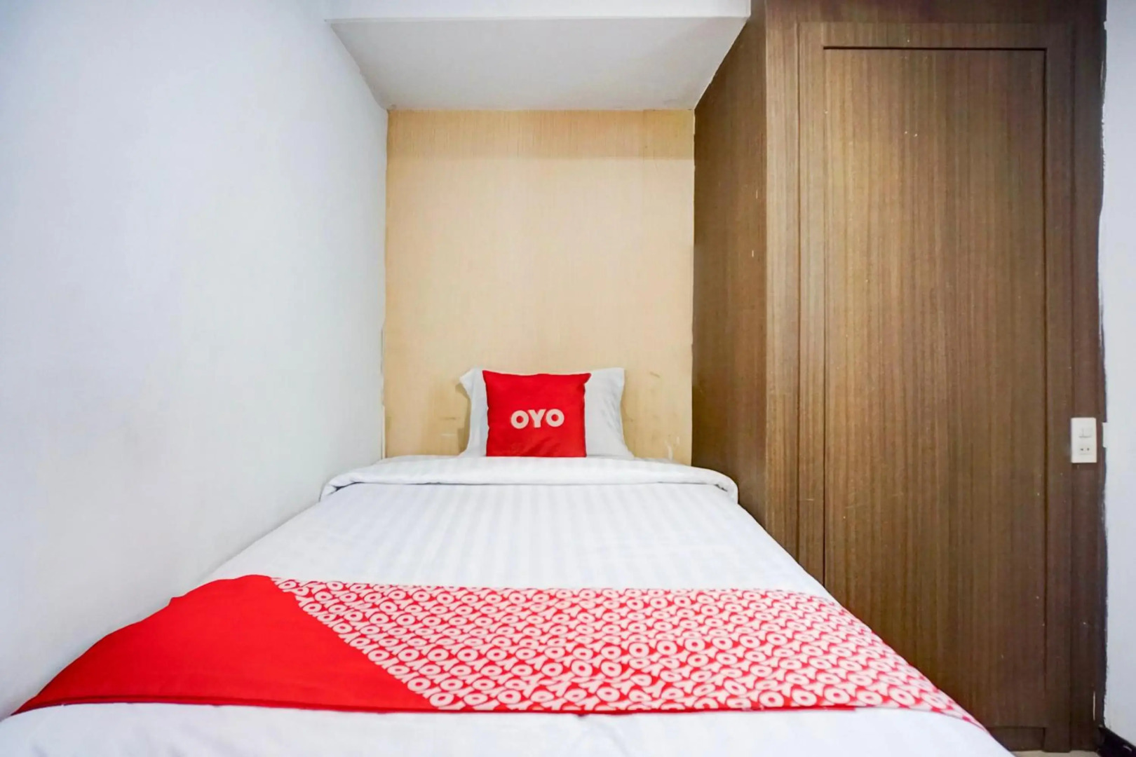OYO 2574 Z Suites Hotel