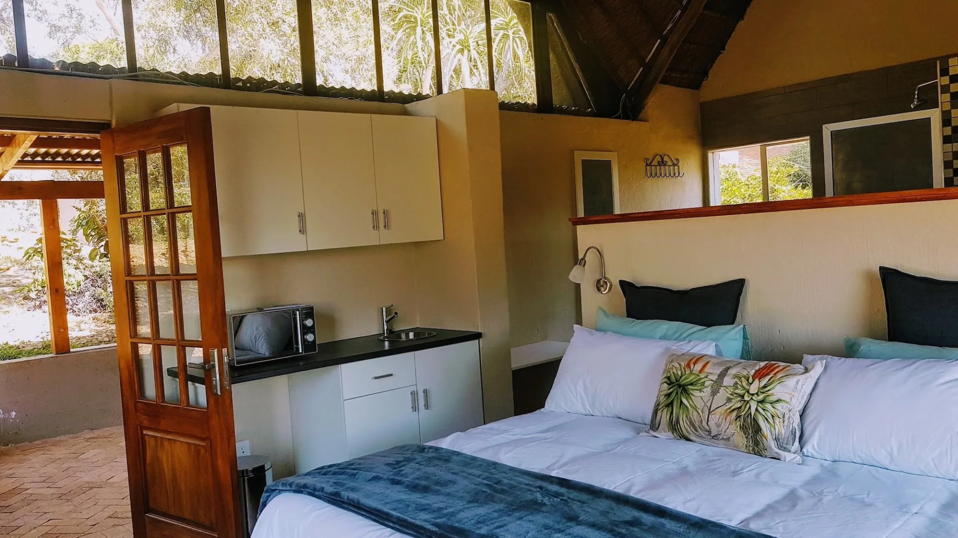 Rocky Hollow Guest Farm