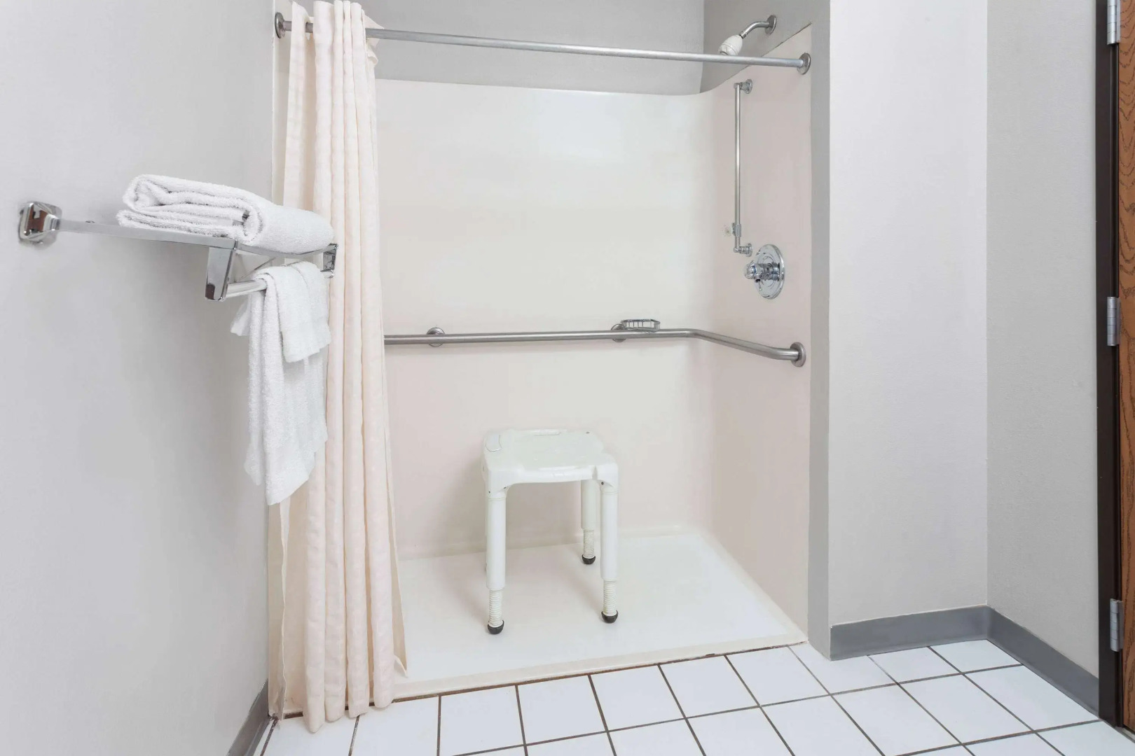 Days Inn & Suites by Wyndham Morris/I-80