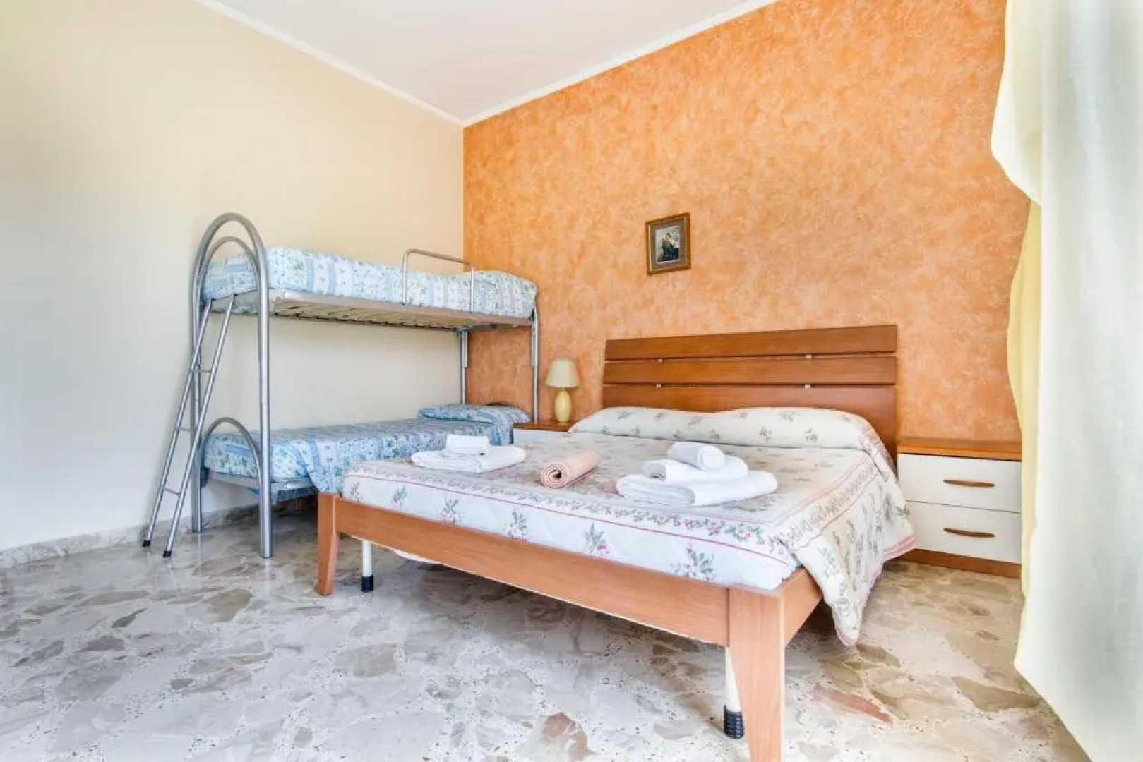 Casa Vacanza Paradise vicino Cefalù con servizio di piscina a 3 chilometri