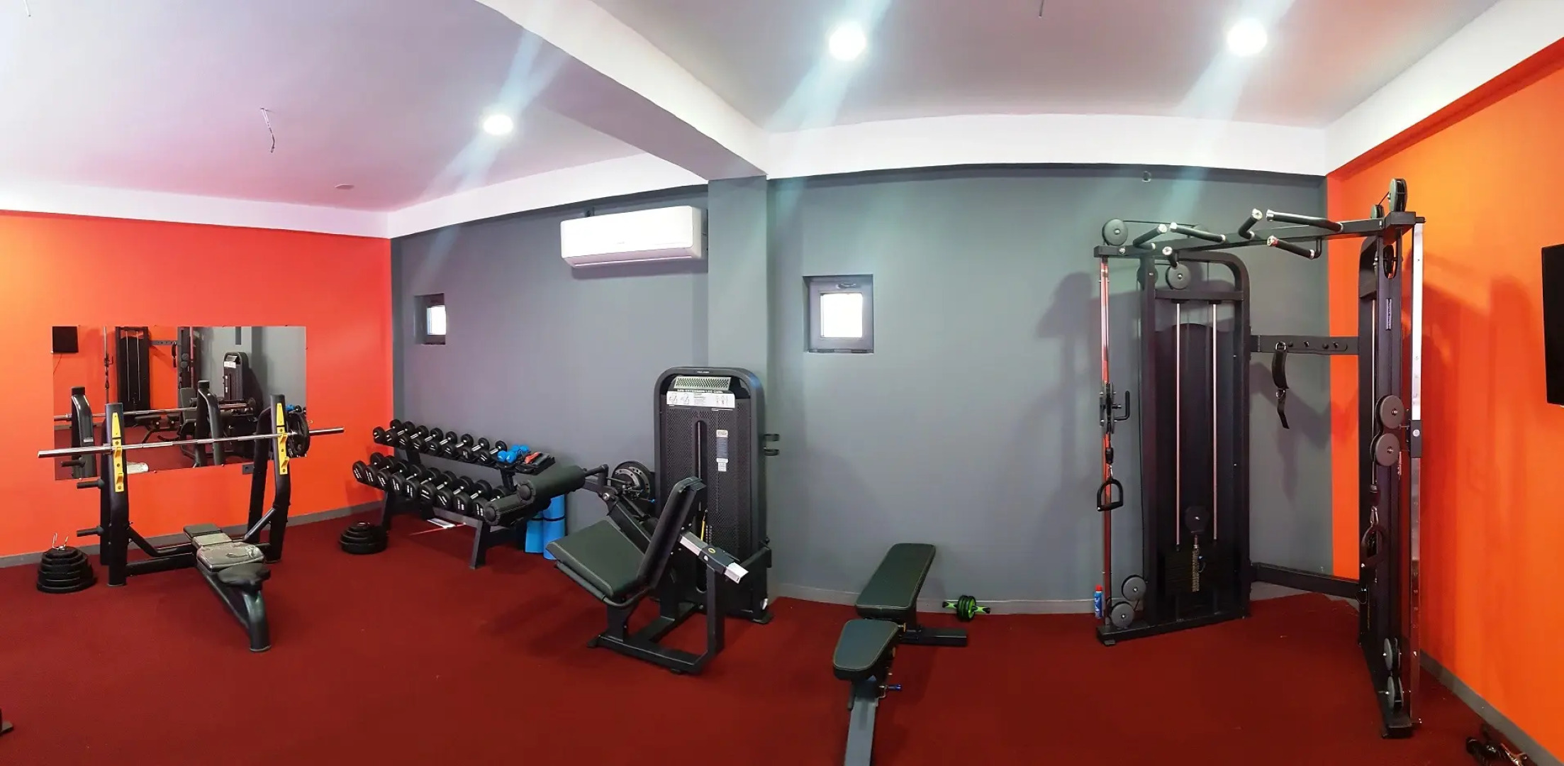 Черный слон Каштак (Сухум)