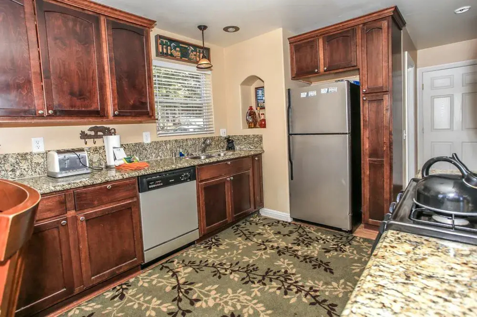 RedAwning "Cabin Big Bear" by the Lake