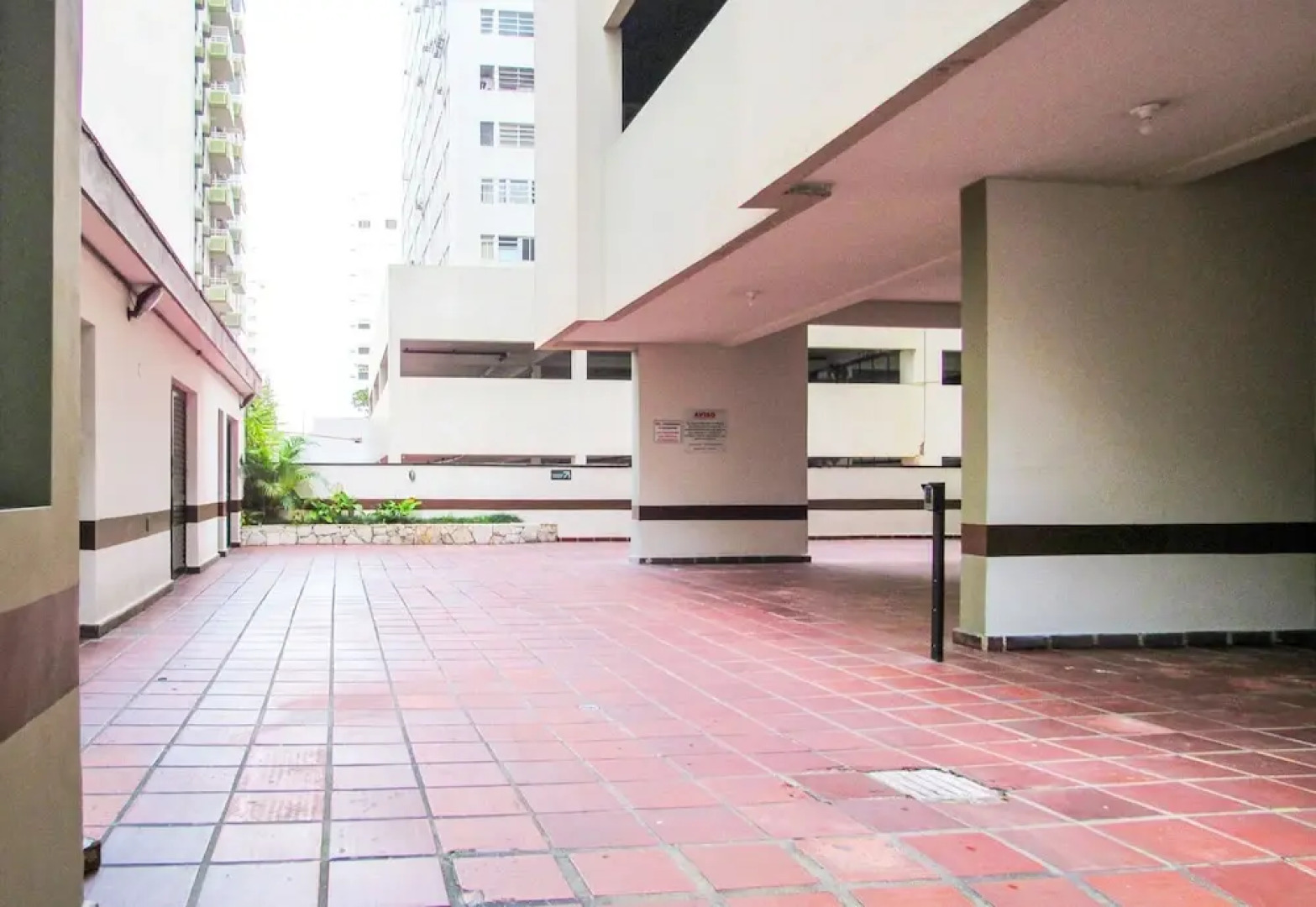 Apto a 200 m da Praia das Pitangueiras-guaruj SP