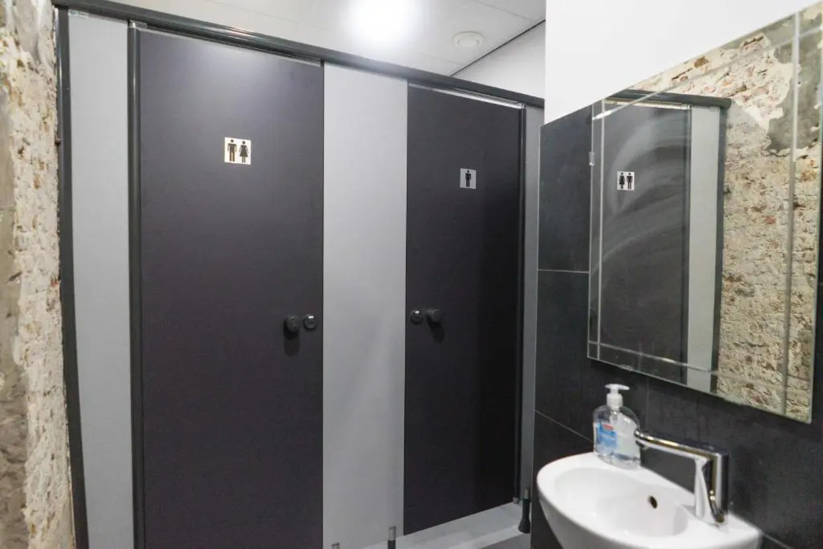 The Golden Stork - Hostel