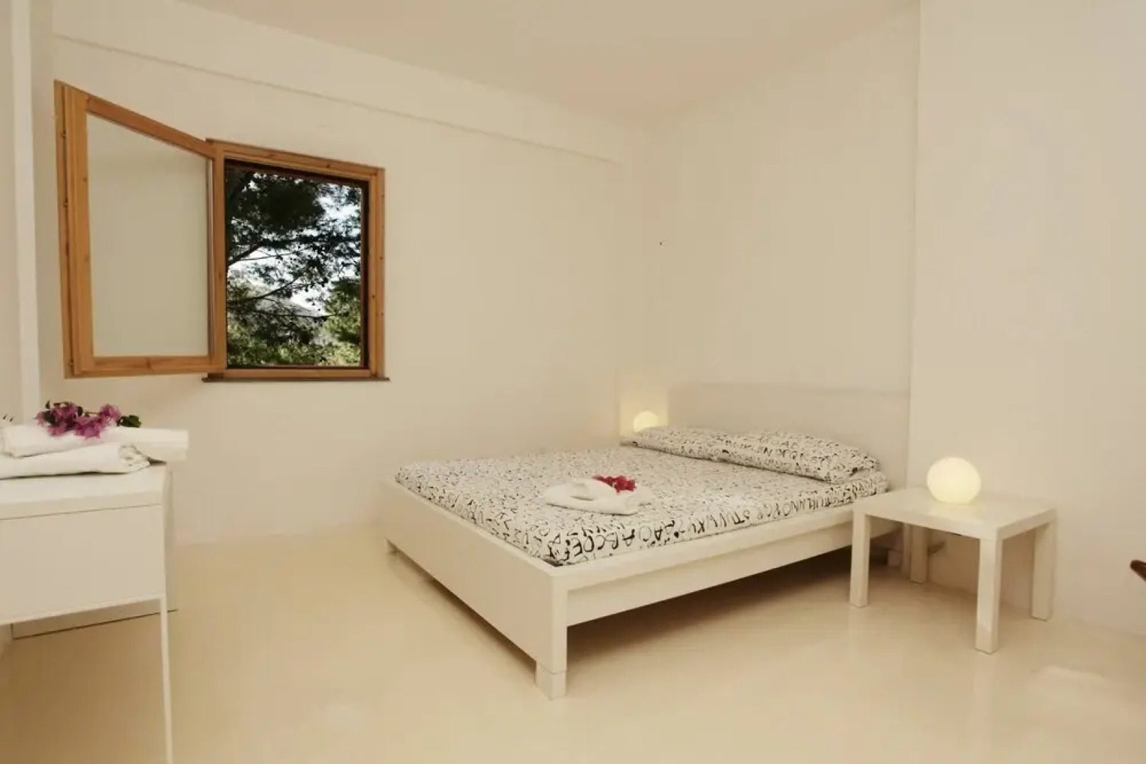 Villa With Pool Garden Near The Sea