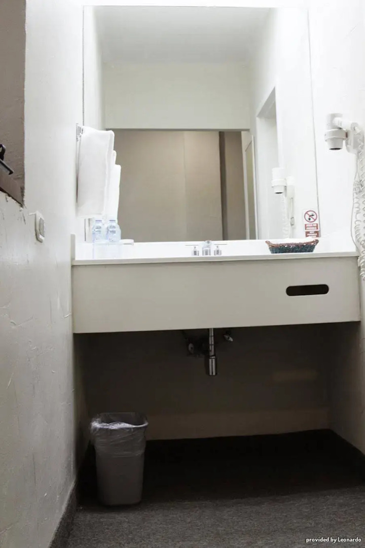 Отель Bazarell Inn