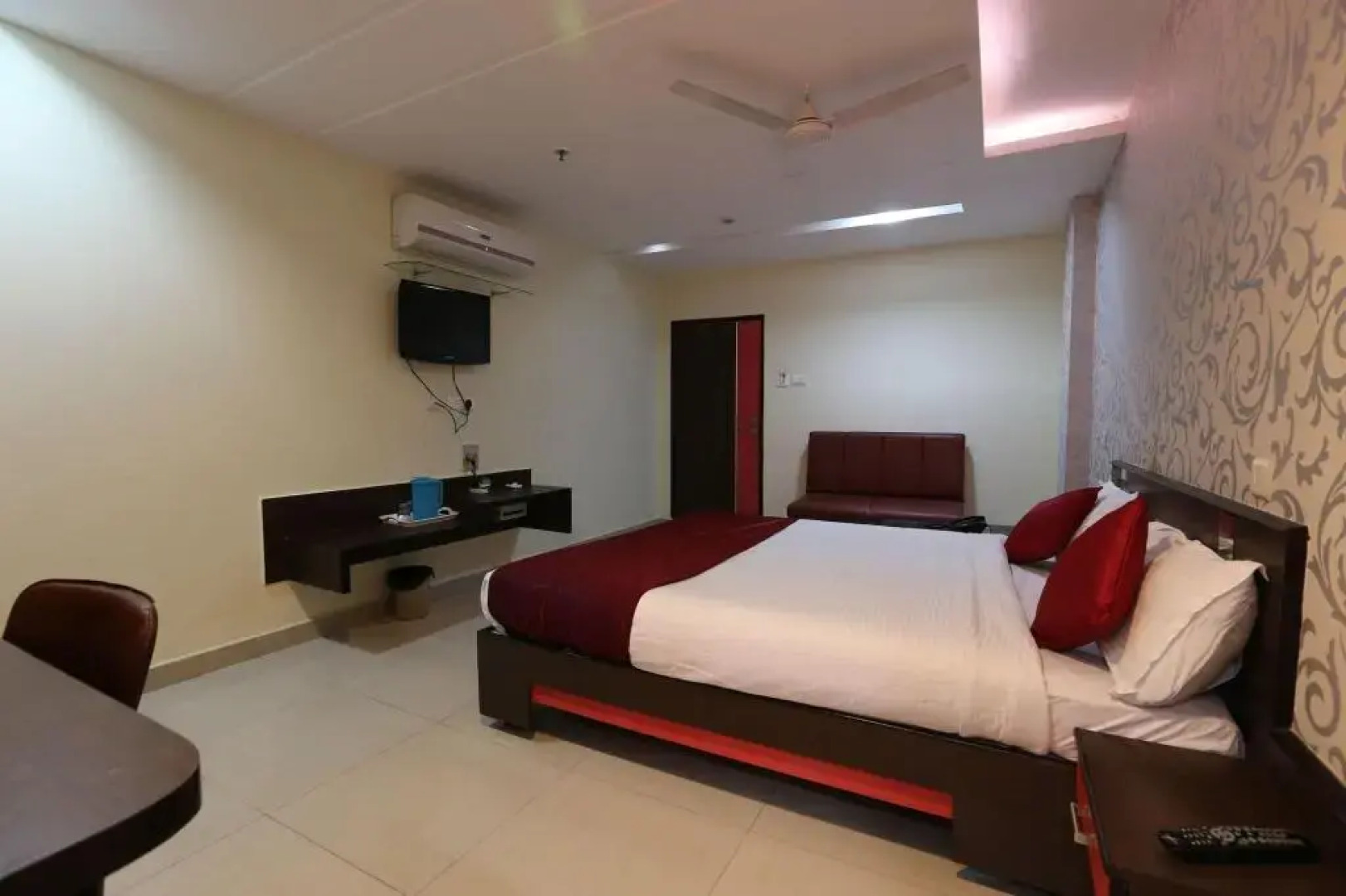Hotel VJR Residency