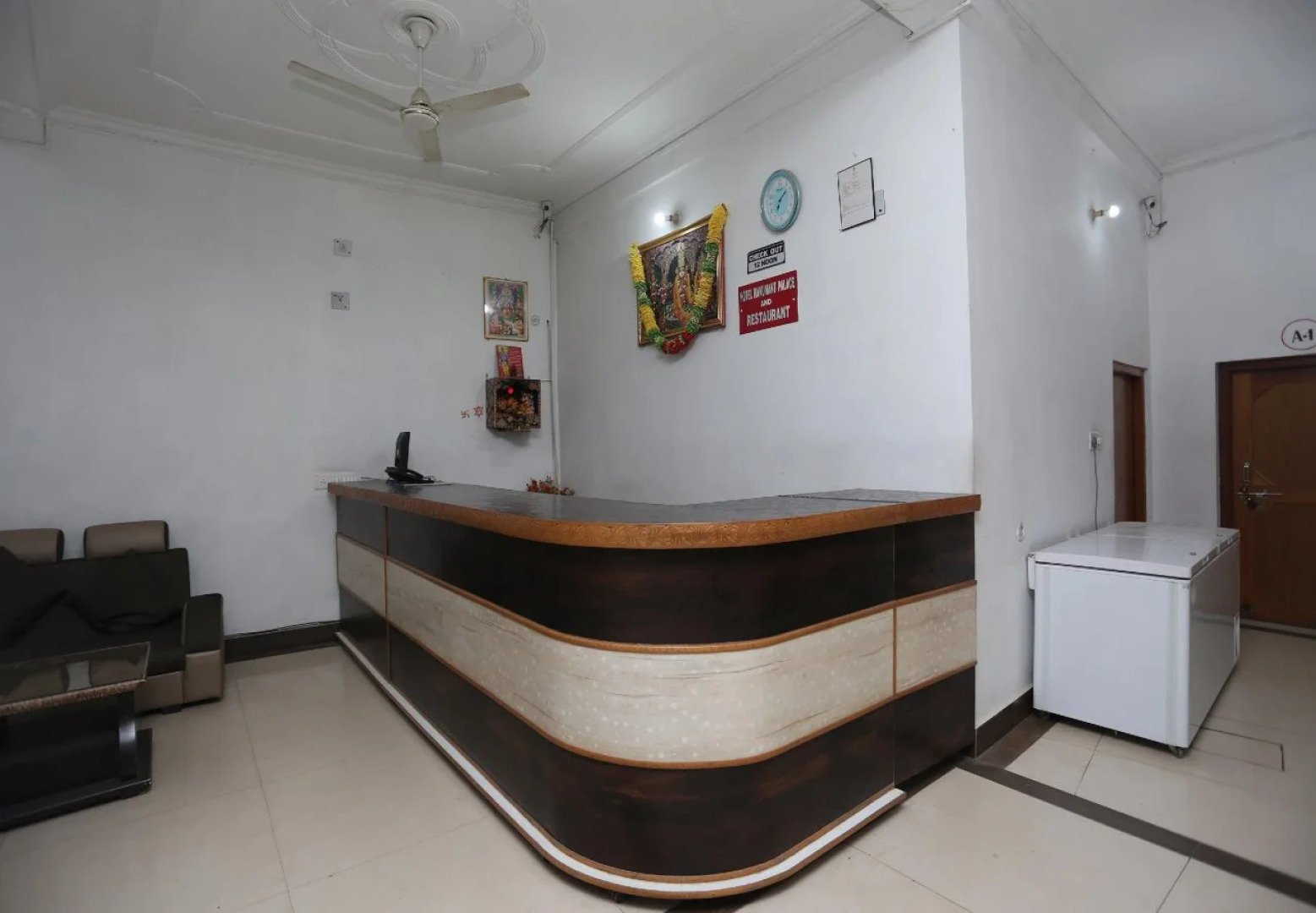 OYO 26852 Hanumant Palace