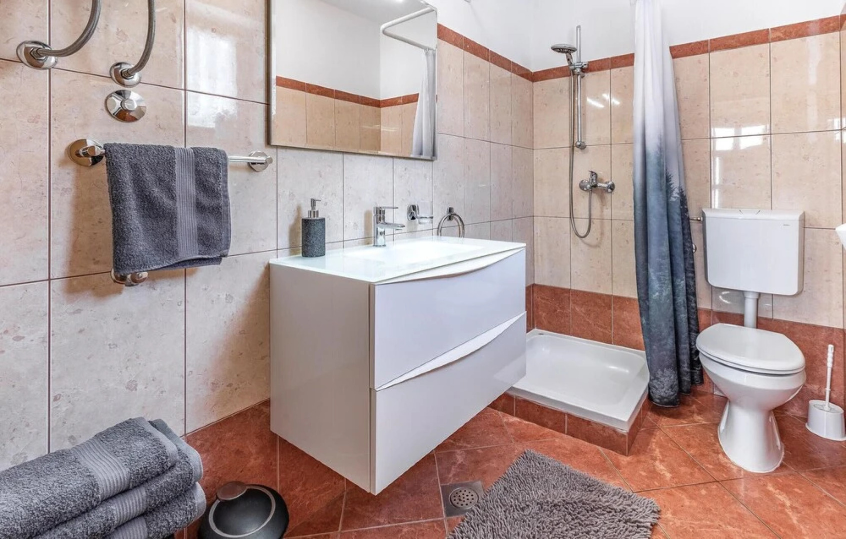 Stunning Home in Loborika With Wifi and 6 Bedrooms