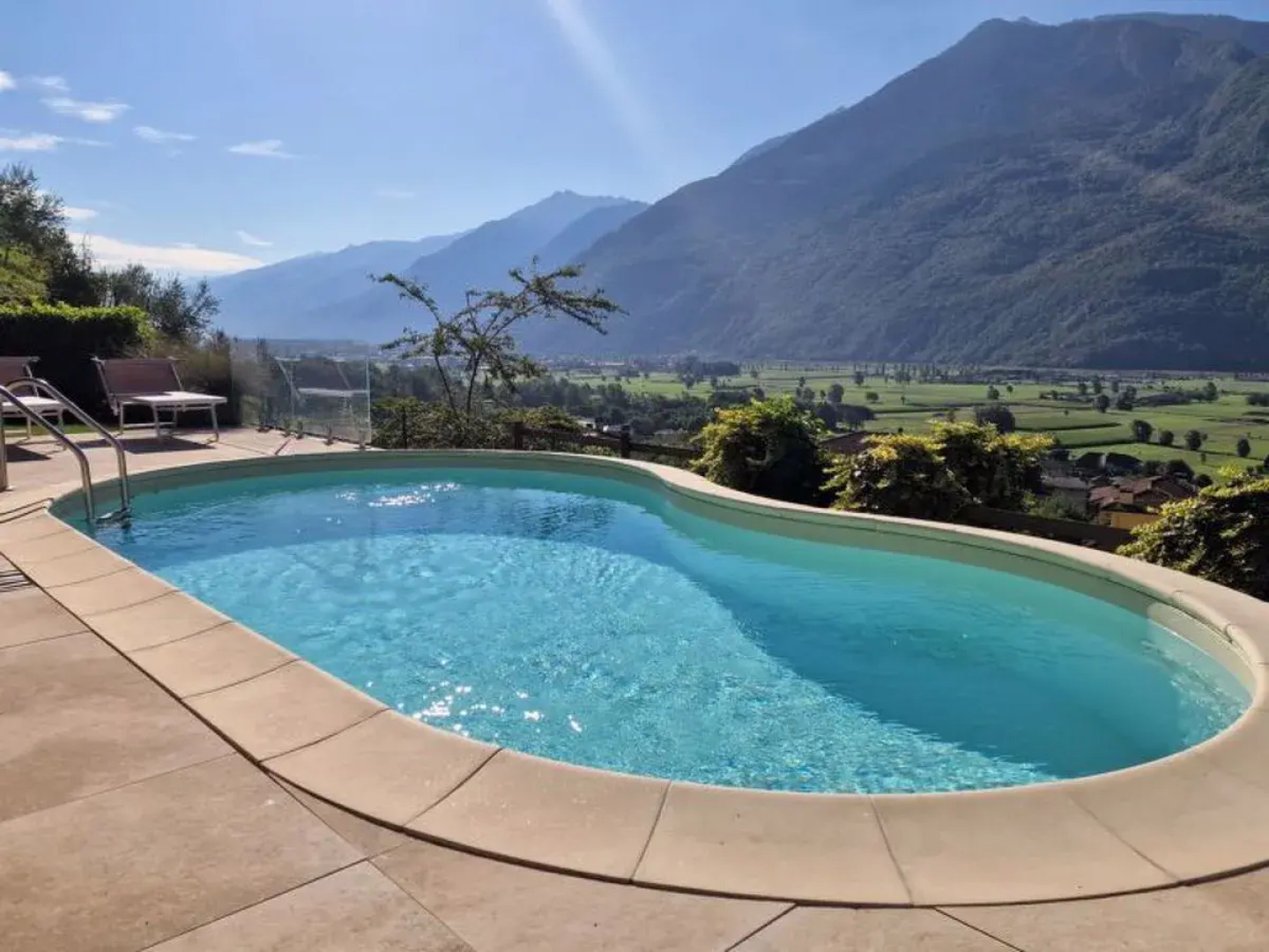 Valley View Pool Apartment