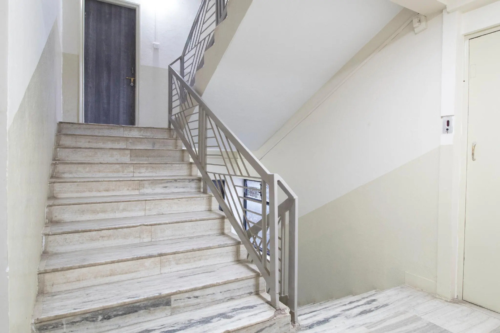 OYO Flagship 37831 Hotel Hem Executive