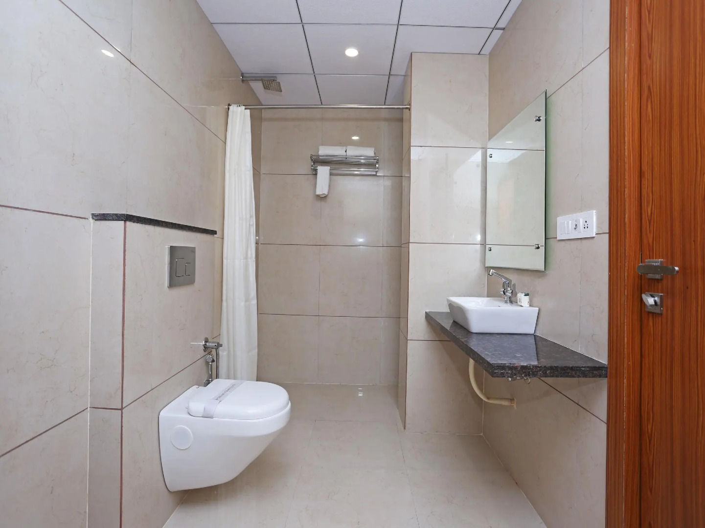 Capital O 10148 Hotel Paras Royale By Arn Group