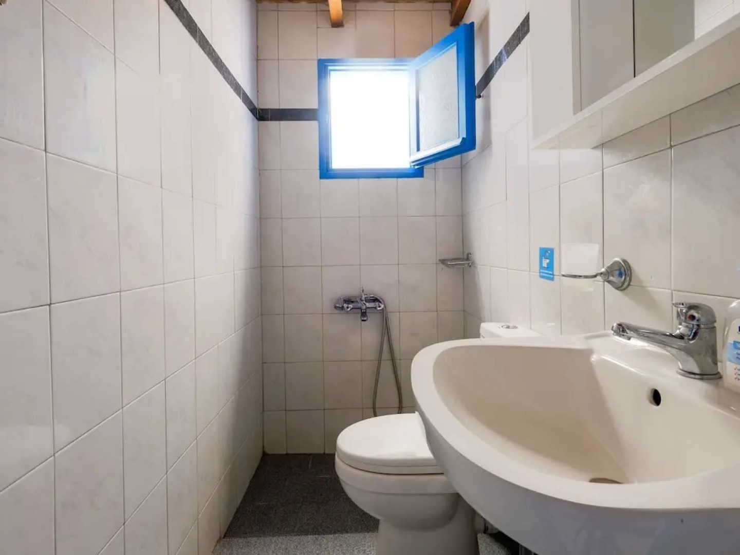 Aesthetic Holiday Home in Palaiochora near Sea Beach