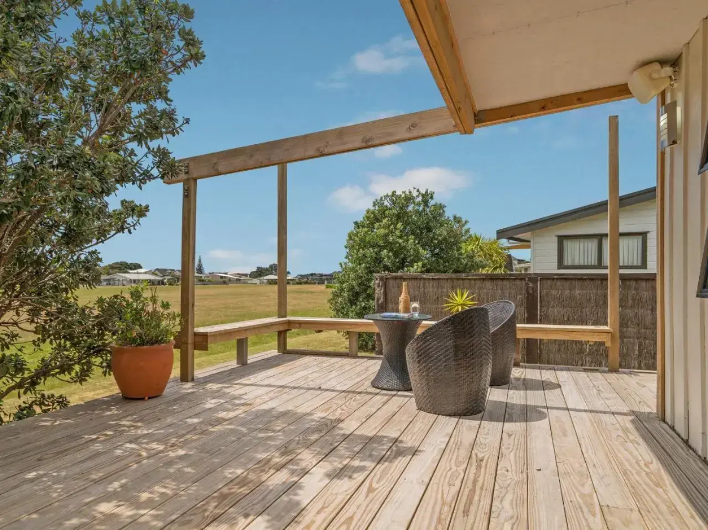 Pilots Rest - Pauanui Airfield Holiday Home