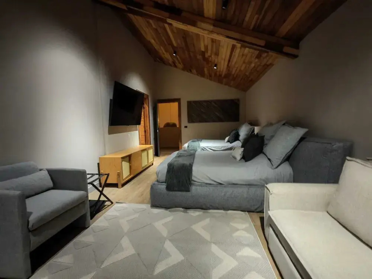 Serenzzo Hotel & Cuisine