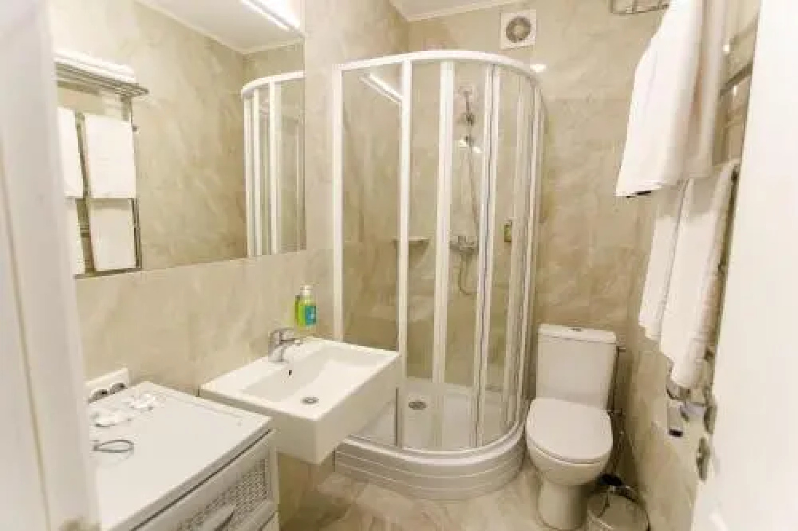 Apartment on Zodchih st.