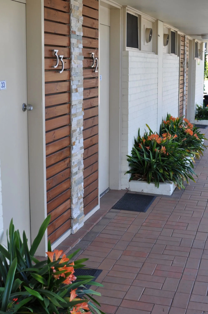 Black Dolphin Motel & Apartments