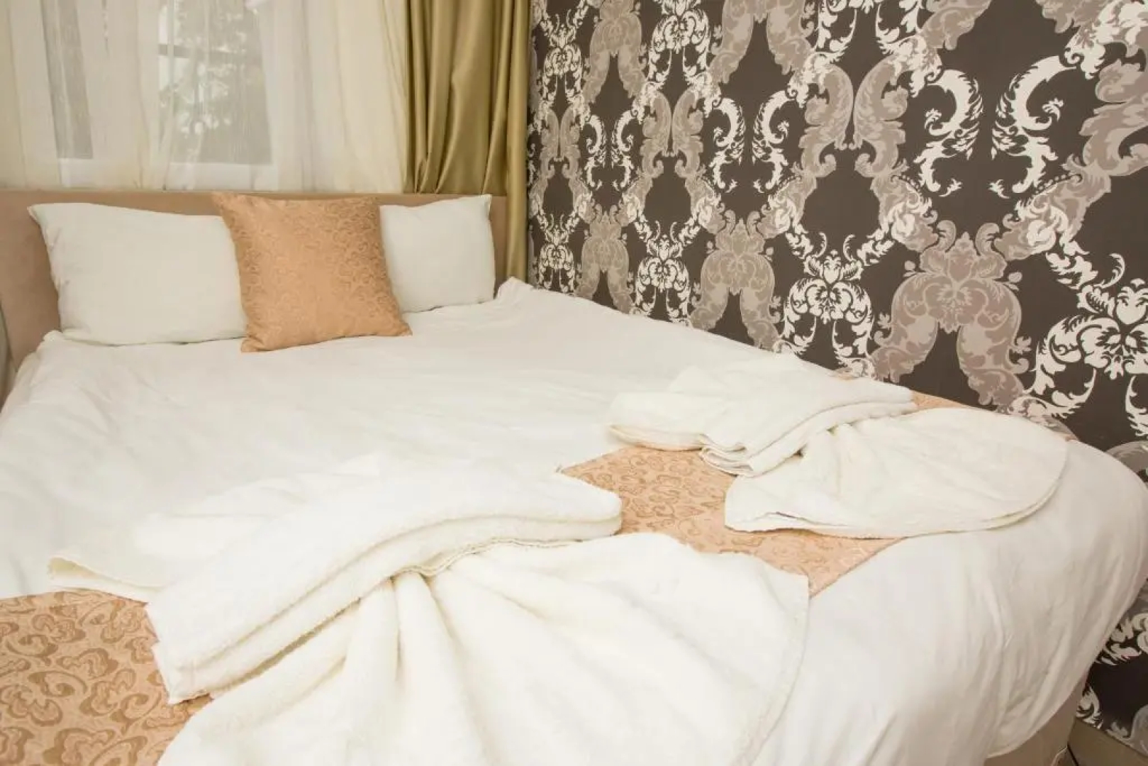 Honey Hotel