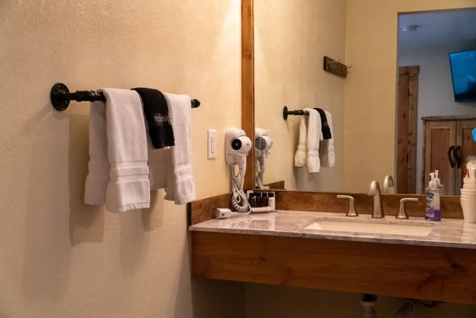 Ouray Riverside Resort - Inn & Cabins