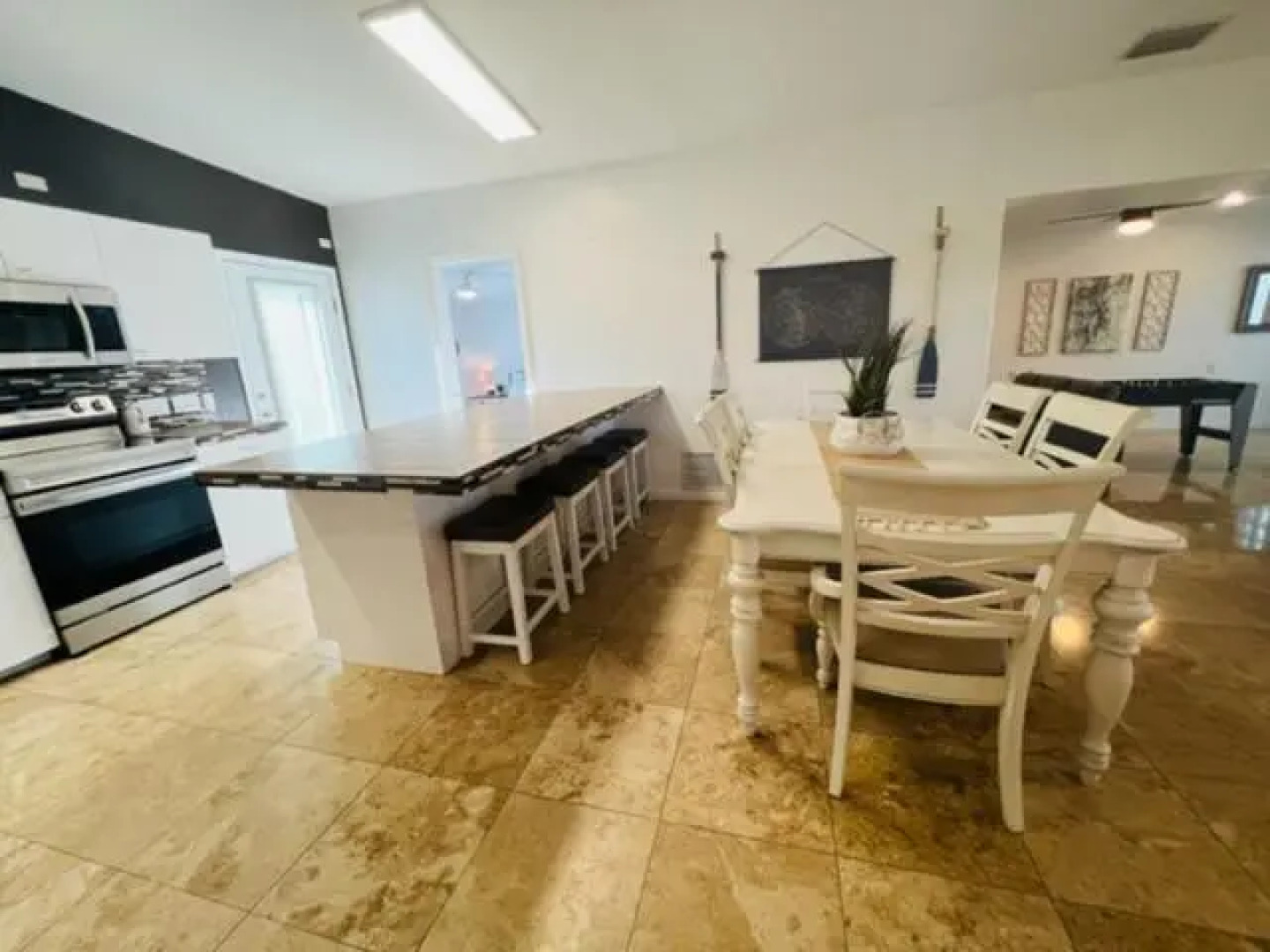 Pool, Hot tub, Close to Beaches, Shopping, More!