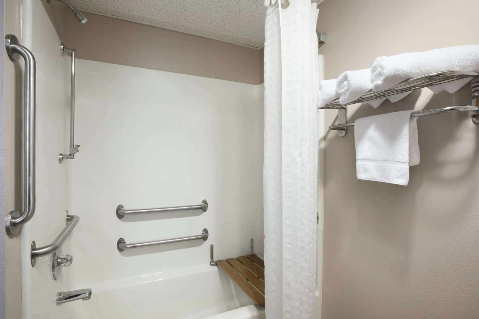 Super 8 by Wyndham Cameron