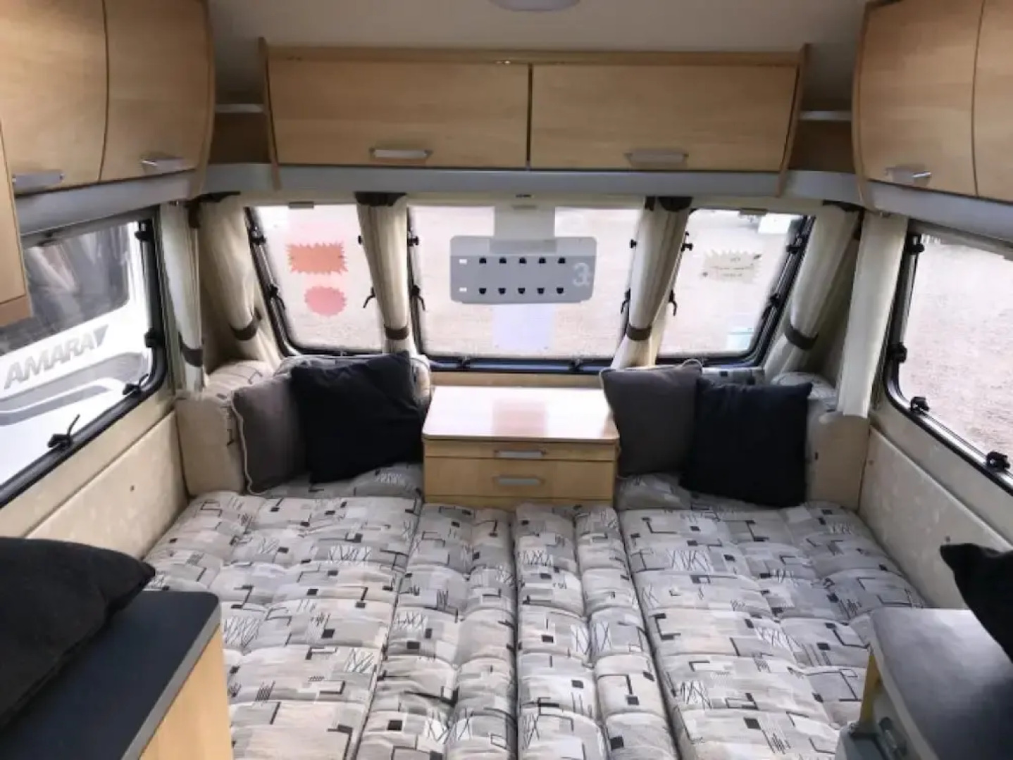 Stayzo Quiet Countryside Setting - Caravan View With Free Wi-fi in the Chiltern Hills