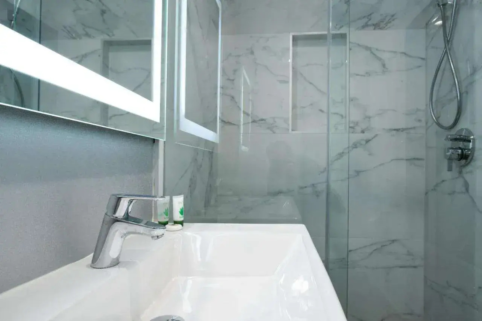 Glen Capri Inn & Suites - Burbank Universal