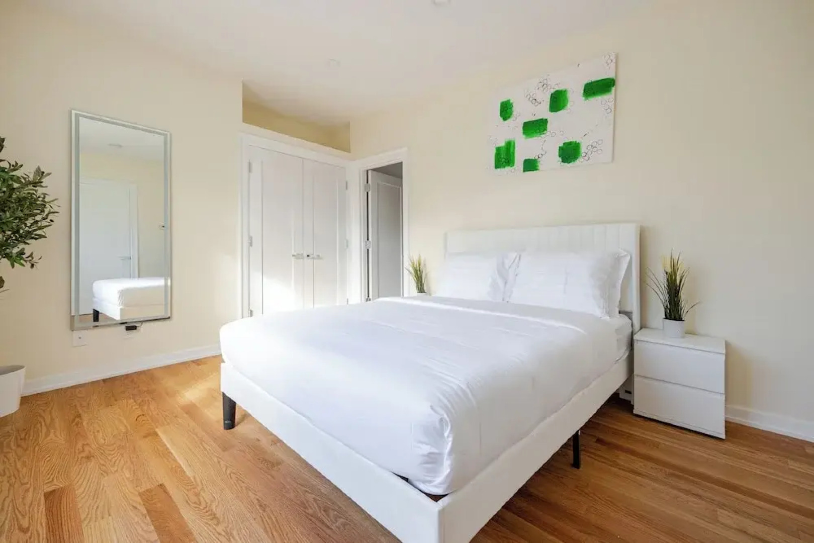 Prime Luxury with Balcony Wood Fireplace