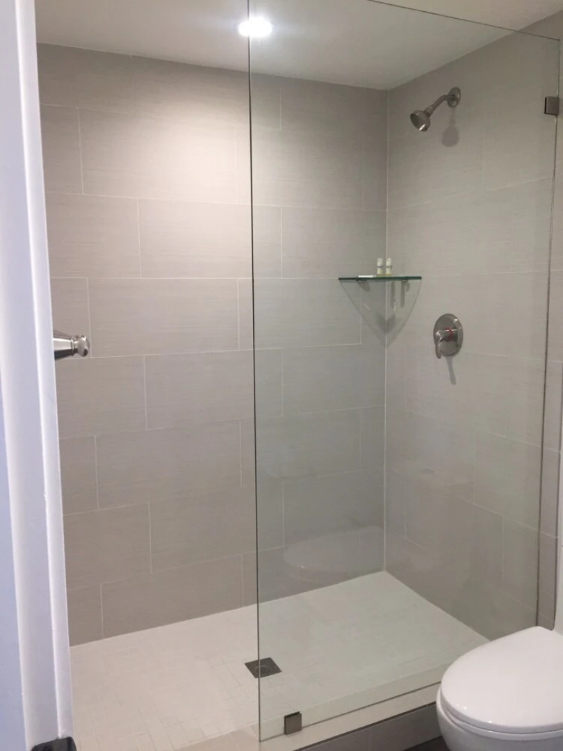 Spinnaker Inn of Naples