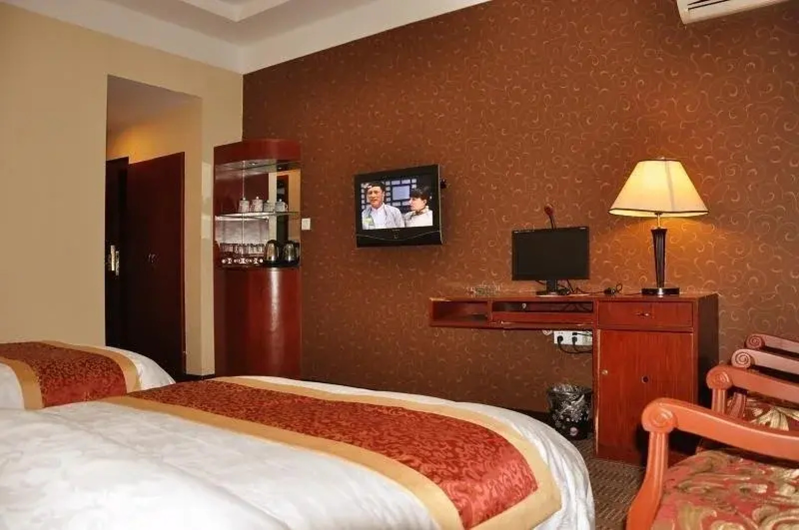 Longyi Business Hotel