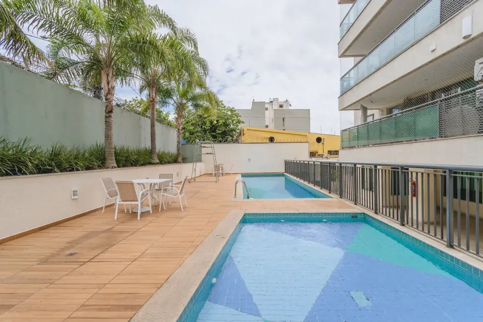 Apto com Piscina Wifi Ar-condicionado e Garagem