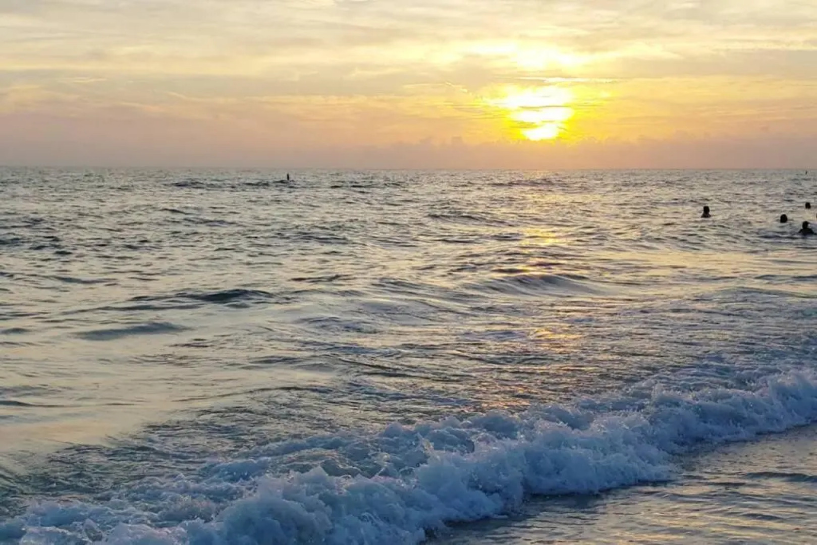 Beautiful home- Private getaway-Heated Pool/Hottub