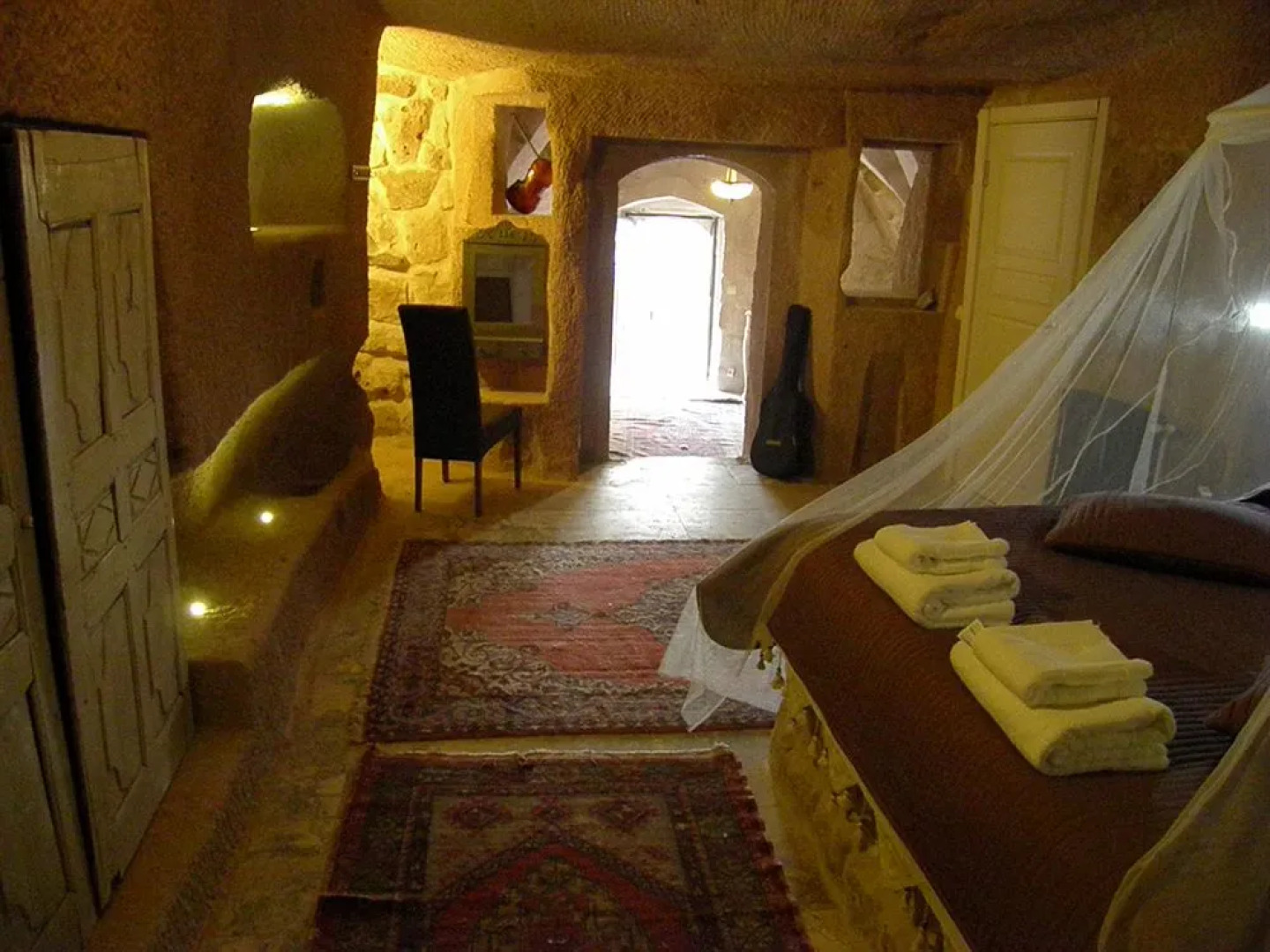 AkCave Suites & Resort